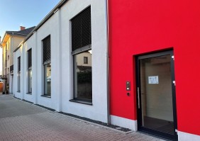 Bild Einfahrt Halle.jpg